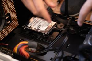 black-and-white-hard-disk-drive-2582931